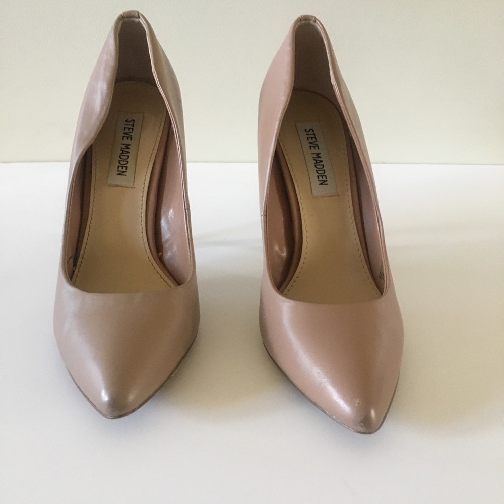 Steve Madden Gallery Tan Pumps
